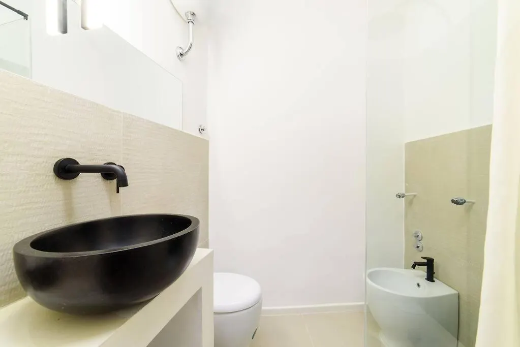 Napoli Chiaia Wi-Fi & Netflix Apartment 0*, Naples Italy