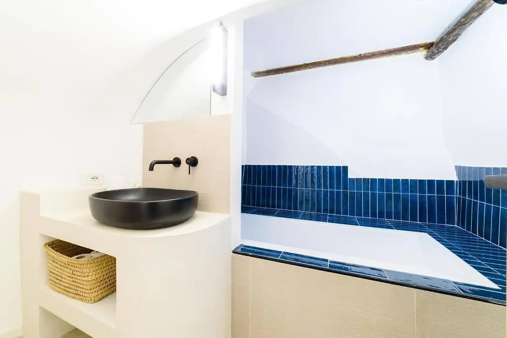 Napoli Chiaia Wi-Fi & Netflix Apartment  Naples