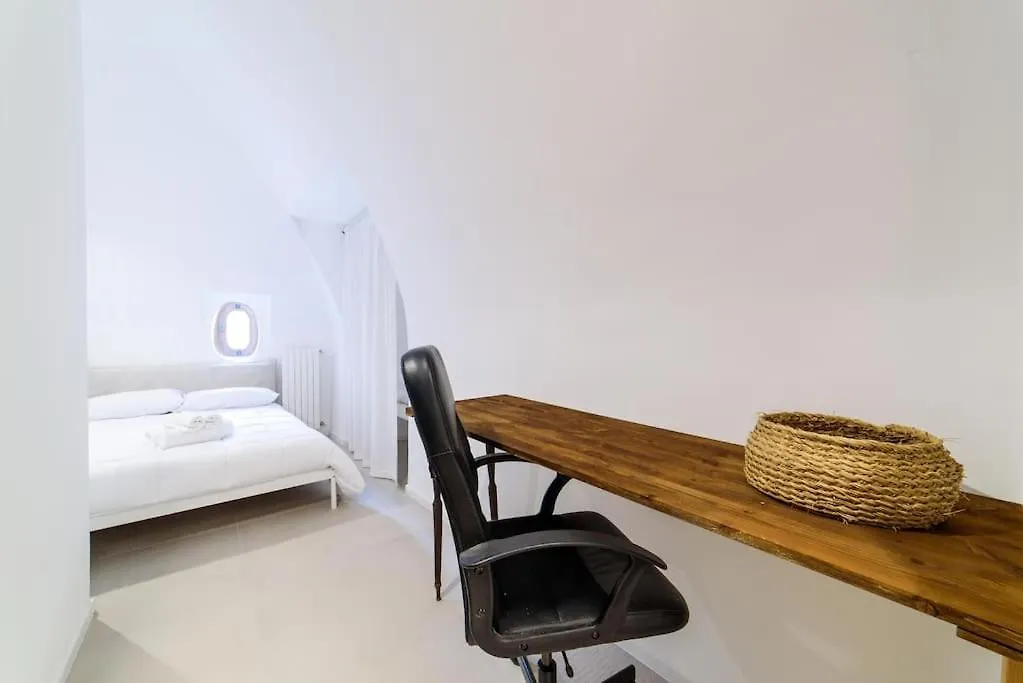 Napoli Chiaia Wi-Fi & Netflix Apartment Italy