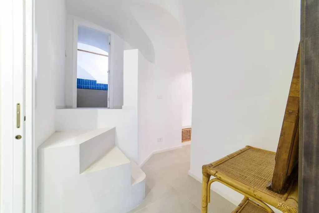 Napoli Chiaia Wi-Fi & Netflix Apartment 0*, Naples